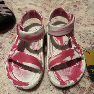 Teva Hurricane Toddler Size 9
